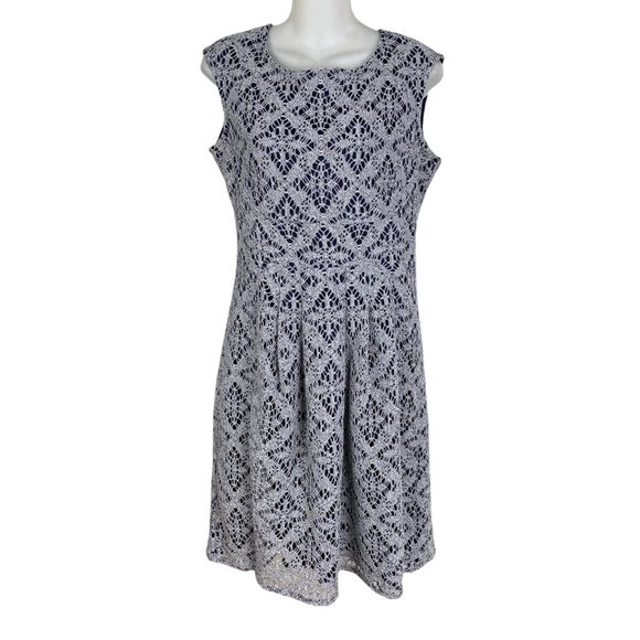 Maggy London Dresses & Skirts - Maggy London Crochet lace overlay dress Sz 10 Fit & flare navy blue white knit